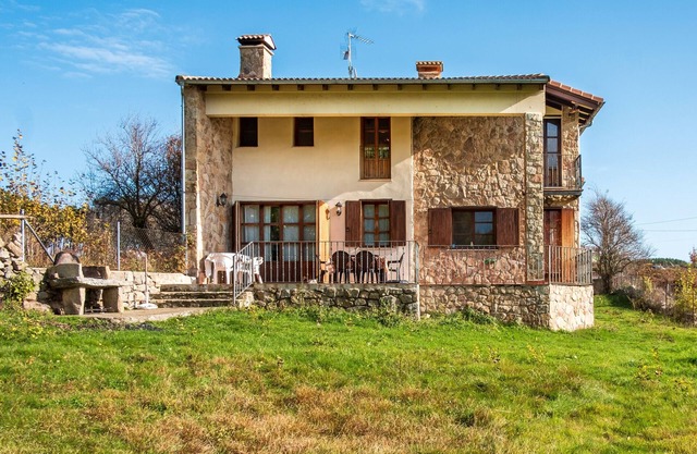 Country House 'La Puerta De Gredos' with Mountain View, Private Terrace and Wi-Fi