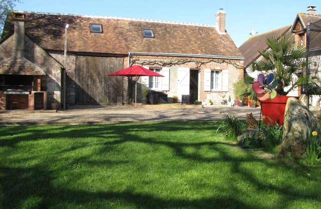 Country Cottage Near Loire Chateaux, Garden & Family-Friendly Amenities