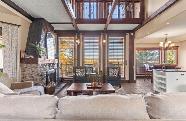 Country Escape - Acreage Home with Park
