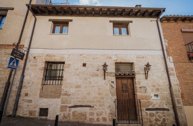Country House 'El Desvan Del Brigante' with Balcony, Wi-Fi and Air Conditioning
