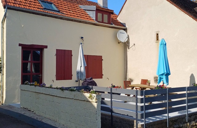 Country house in Auxois, ideal for family, pets welcome.