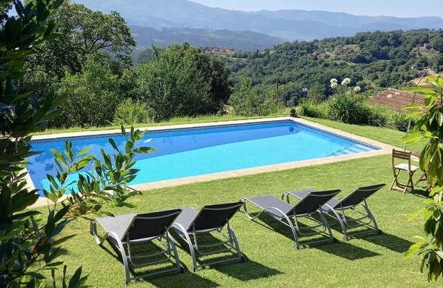Country House in idyllic location with private pool