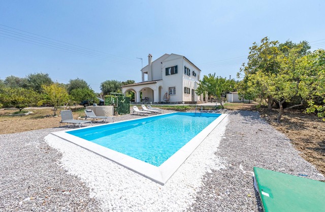 Country House 'Kipos' with Mountain View, Private Outdoor Pool and Air Conditioning