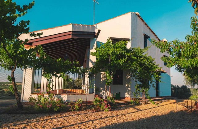 Country House 'Las Alberquillas' with Private Terrace, Wi-Fi and Air Conditioning