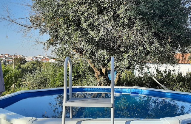 Country house with pool in quiet area
