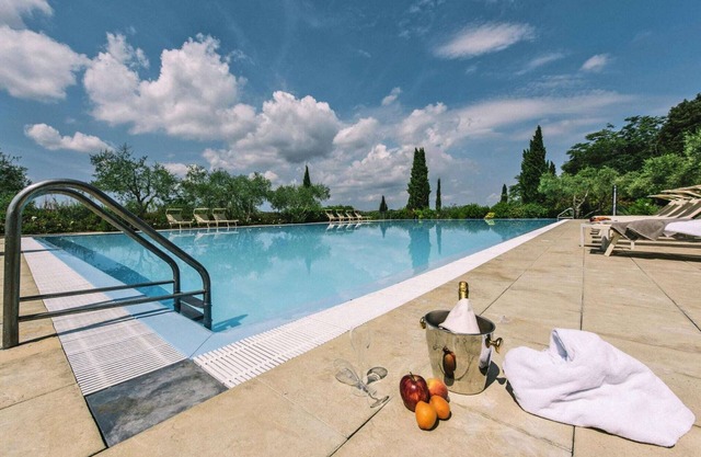 Country House in Tuscany with Pool and Tennis
