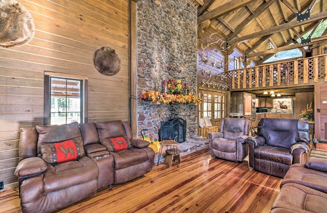 Countryside Cabin Retreat w/Outdoor Kitchen!