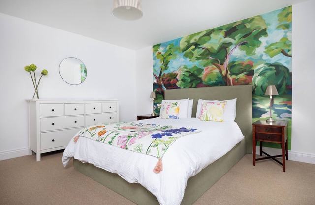 Countryside flat near Spalding by the river. Lovely walks & garden with pool.