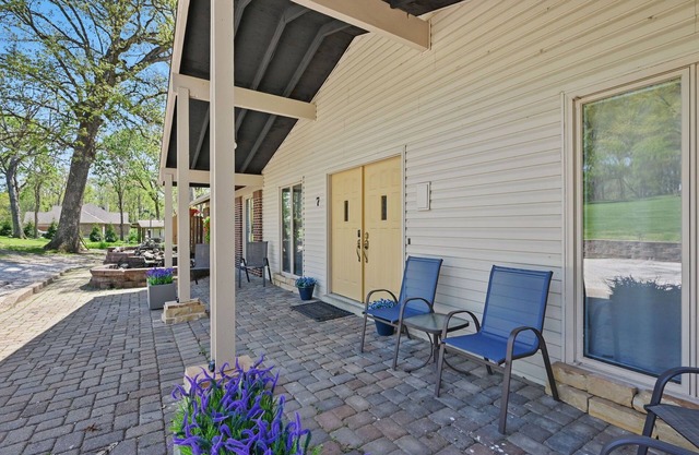 Countryside Lakefront Chalet