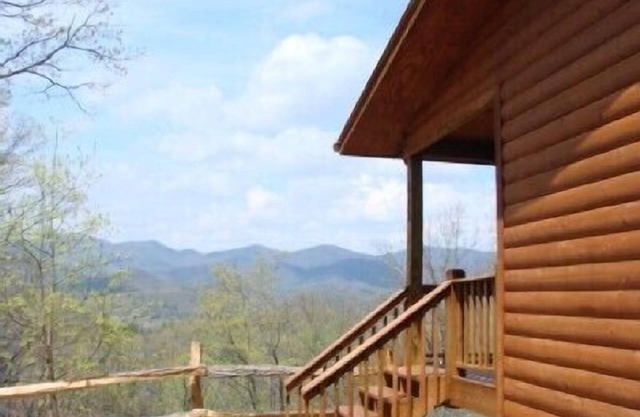 Couples Retreat with Incredible Mountain Views!