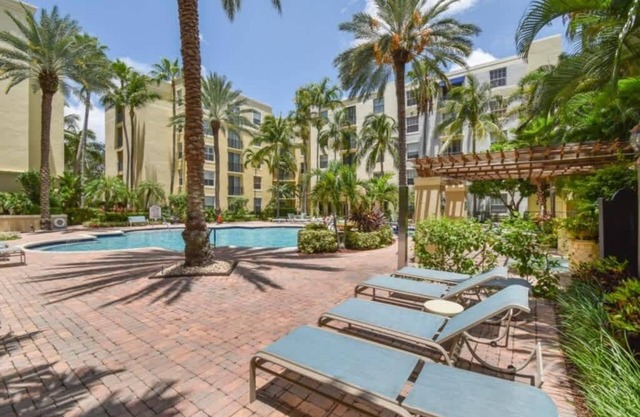 Courtyard Oasis - Drift into Downtown Comfort with Pool Access