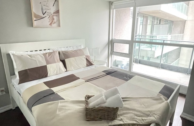 Cozy 1+1 condo located in the heart of Downtown TO