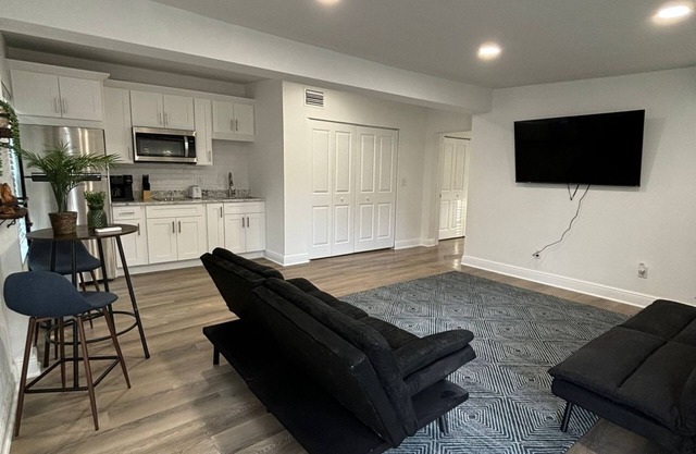 Cozy 1 Bedroom Duplex in Central Tampa