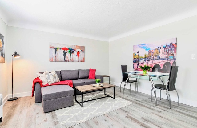 Cozy 1BR Apartment in Corktown Hamilton!