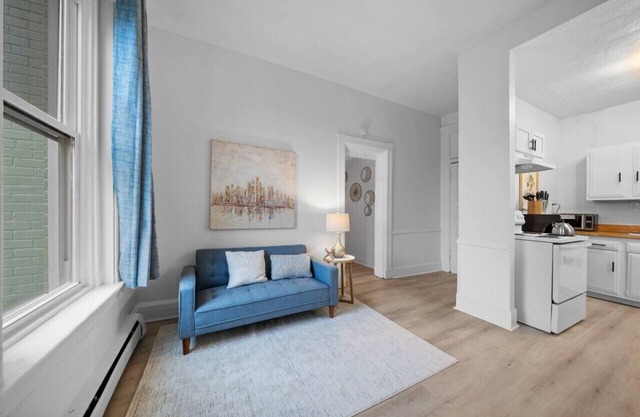 Cozy 1BR with Parking | Near UC, Zoo, Downtown