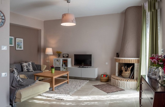Cozy 1st floor apartment with balconies