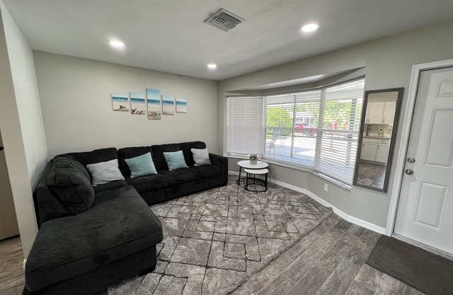 Cozy 2 Bedroom near the Springs