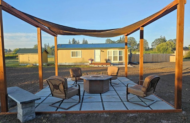 Cozy 2-bedroom on 10 acres with WiFi, AC in wonderful Yelm