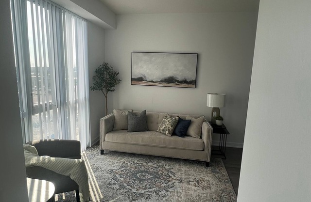 COZY 2 BEDROOMS PLUS ONE FULL BATH IN THE NEW DOWNTOWN VAUGHAN, MINS FROM SUBWAY