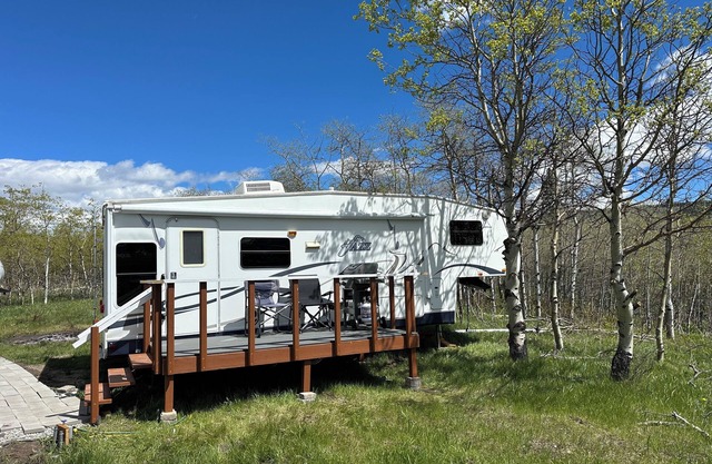Cozy 27’ Glamping Trailer Home Overlooking the East Side Glacier National Park