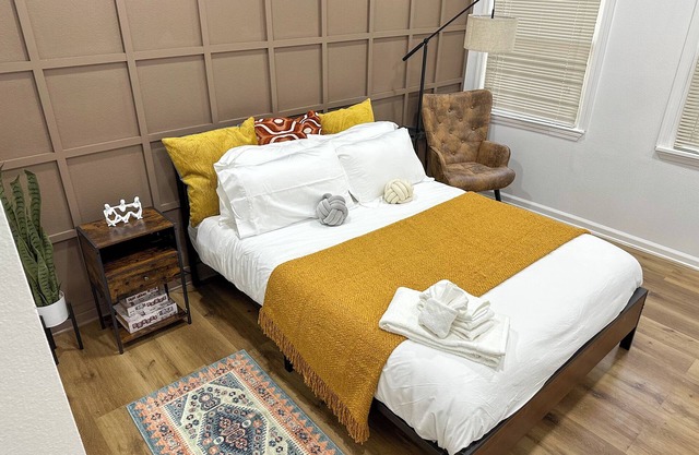 Cozy 2BR/2BA Duplex Downtown LA