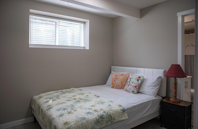 Cozy 2BR/2BA Suite | 10 Mins to Airport | Private Entry & Kitchen
