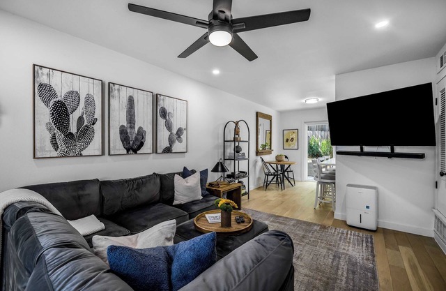 Cozy 2BR Condo in Vibrant SoLa