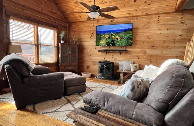 Cozy 2BR with AMAZING views in Buck Mountain