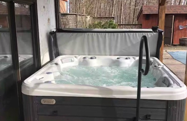 Cozy 3-bedroom chalet in charming Nescopeck with AC, WiFi, Hot Tub, King Beds