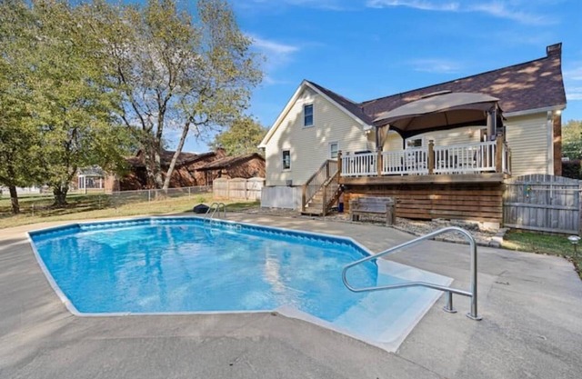 Cozy 3 Bedroom with Pool