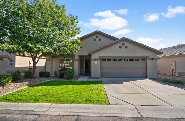 Cozy 3BR, 2BA house in a quiet, gated Alta Mesa Community.