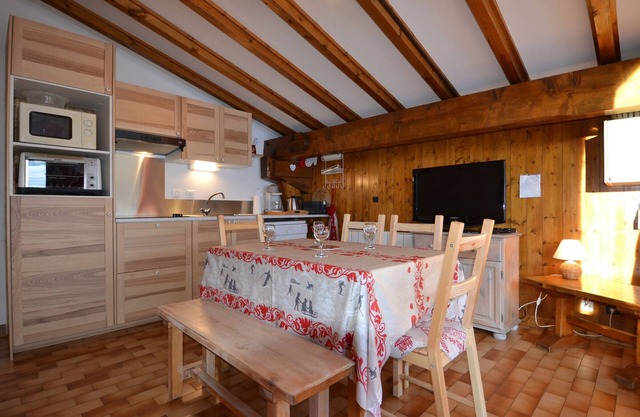 Cozy apartment 4/5 pers at the slopes with balcony, Wifi, parking, pets OK