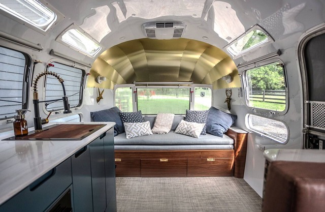 Cozy Airstream FarmStay in serene Crestwood with WiFi, AC