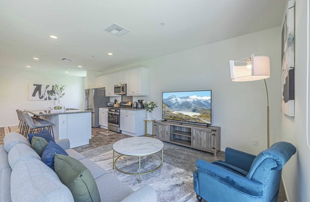 Cozy and Chic Home in Lancaster - Spacious & Convenient for Long Stays #41589