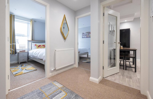 Cozy and Modern 2-Bedroom Retreat in the Heart of Downtown