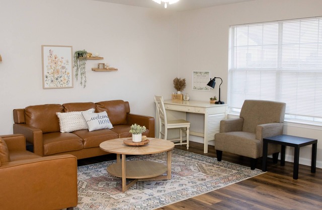 Cozy and Spacious Town Home Near Hospitals and Interstate