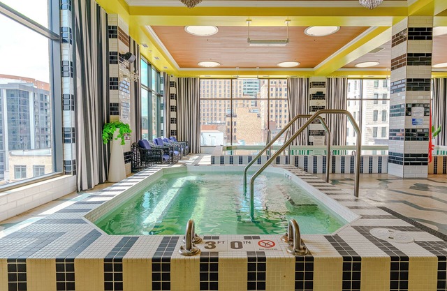 Cozy Apartment in Charming Cincinnati with fitness room, WiFi, Ac