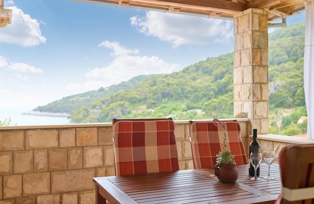 Cozy apartment in Saplunara with WiFi