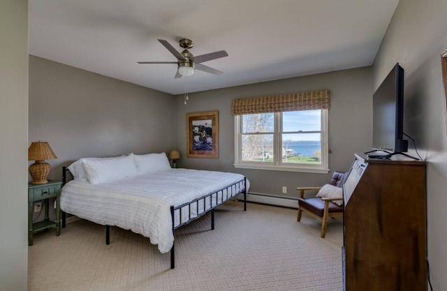 Cozy apartment w/river view near boat launch