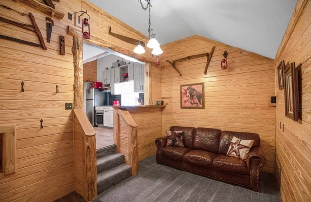 Cozy Apt w/Master BR & 2 Bed Kids Loft. Also- Covered Deck & Covered Parking.