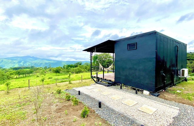 Cozy Box-Glamping with amazing views to the mountains-Close to Monteverde