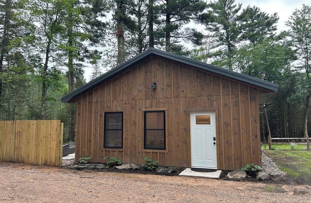 Cozy Cabin in the Northwoods-Forest Retreat