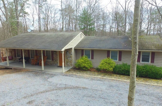 Cozy Cabin in the Woods, with a wood FIREPLACE, hiking, outdoor KIDS PLAY SET!