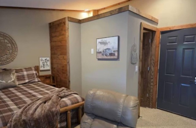 Cozy Cabin on the River