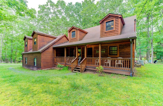 Cozy Cabin with Hot Tub, Lake Access, Screened Porch, & Firepit
