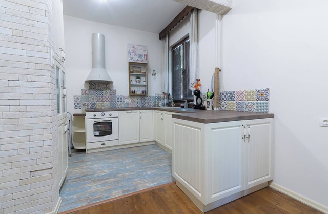 Cozy Central Condo Free Dedicated Parking AC