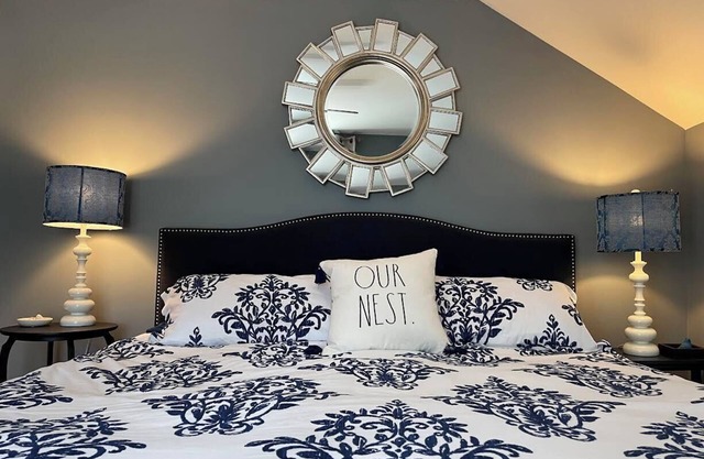Cozy Condo in Downtown Ellicottville -walk to town, king bed, fully stocked