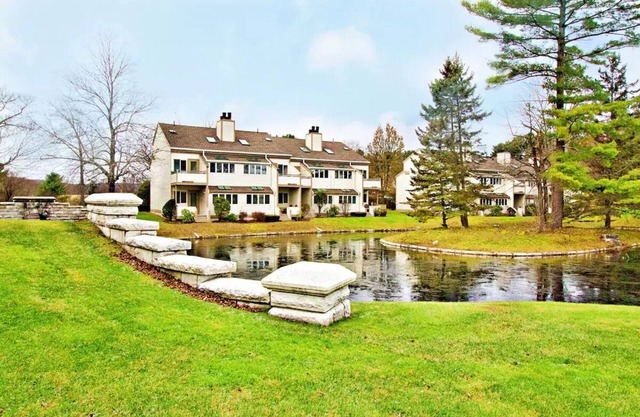 Cozy Condo with resort amenities
