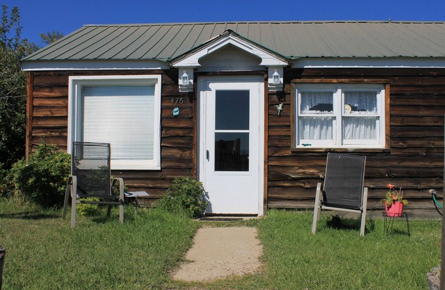 Cozy Cottage- 3 blocks from Main St., Walden, CO