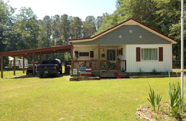 Cozy Cottage Just a Block From a Boat Landing and a Beautiful Pristine Lake